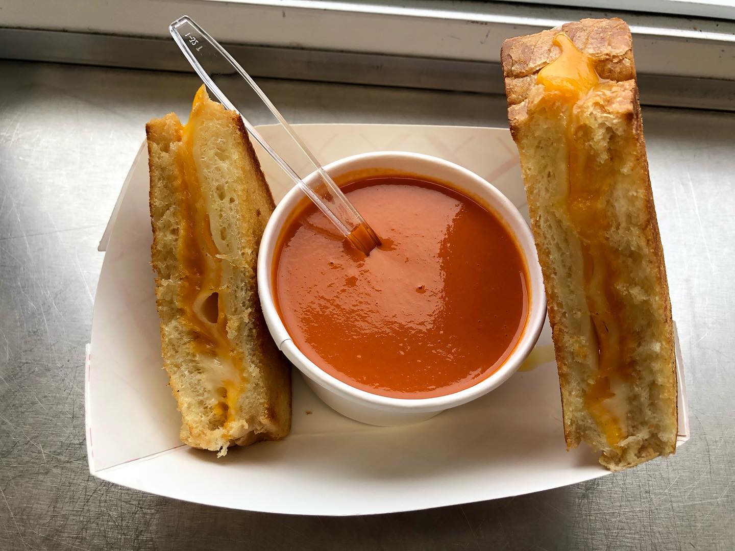 dancing-spoons-food-truck-grilled-cheese-tomato-soup